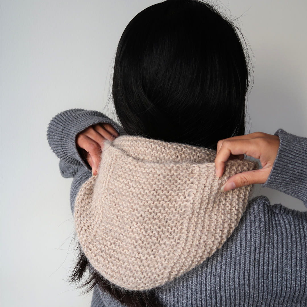 COMFY WEEKEND HOODED SCARF | Easy Knitting Pattern