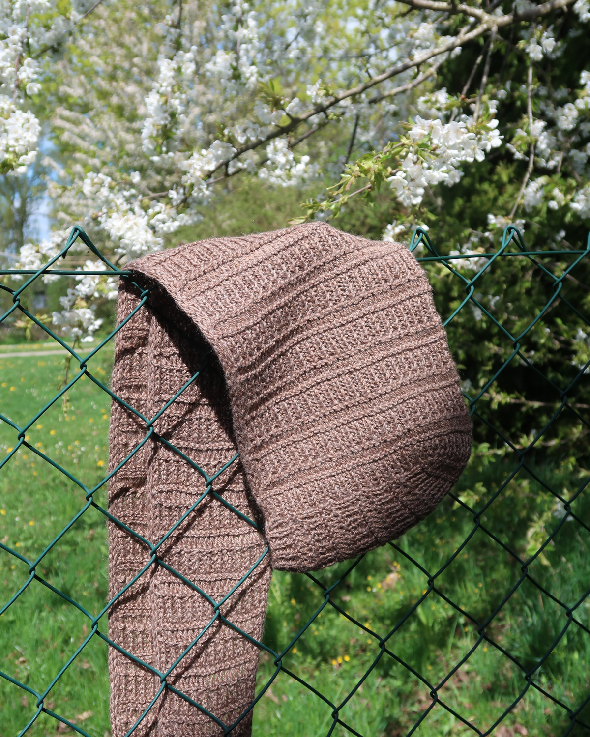 HEDGE Hooded Scarf  | Easy Knitting Pattern