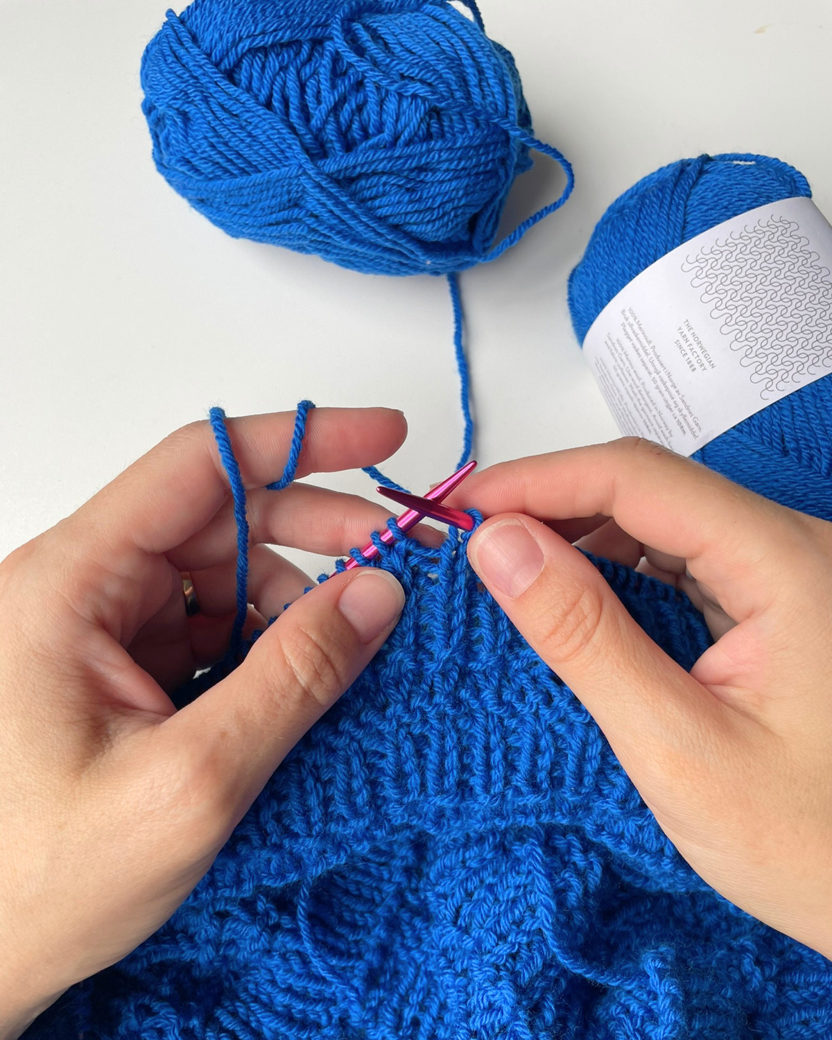 HEDGE Hooded Scarf  | Easy Knitting Pattern